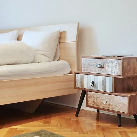 Luxury Gold Plated In Calm Location Budapeste