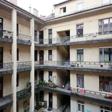 Luxury Gold Plated In Calm Location شقة بودابست