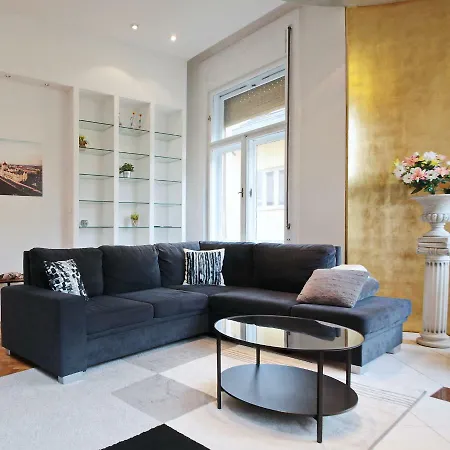 Apartment Luxury Gold Plated In Calm Location Budapest